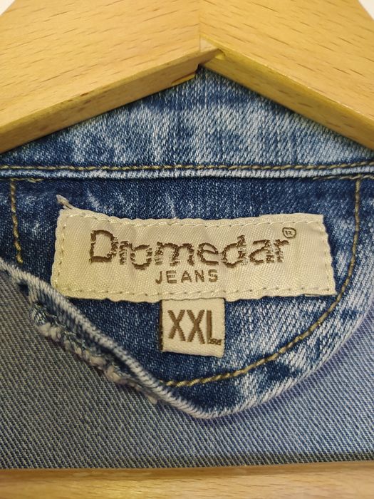 dżinsowa kurtka z ćwiekami