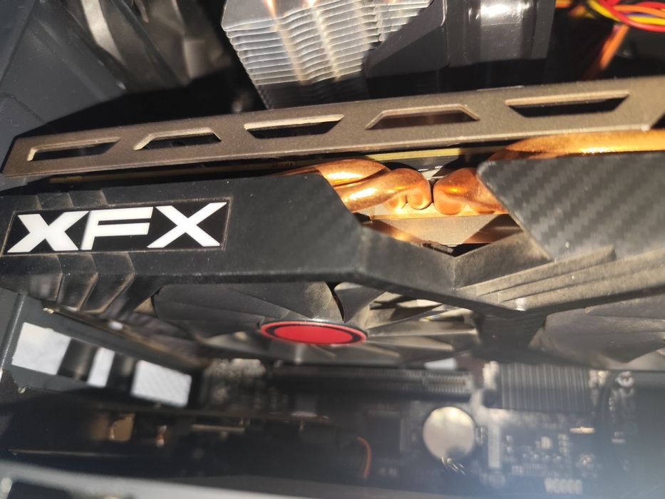 Komputer i7 9700 Radeon rx580 8 GB RAM 16 GB DDR4 Dysk 512GB SSD