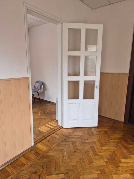 Сдам офис 30м, две комнаты Админздание 2эт, б-р Шевченко/р-н Самолета