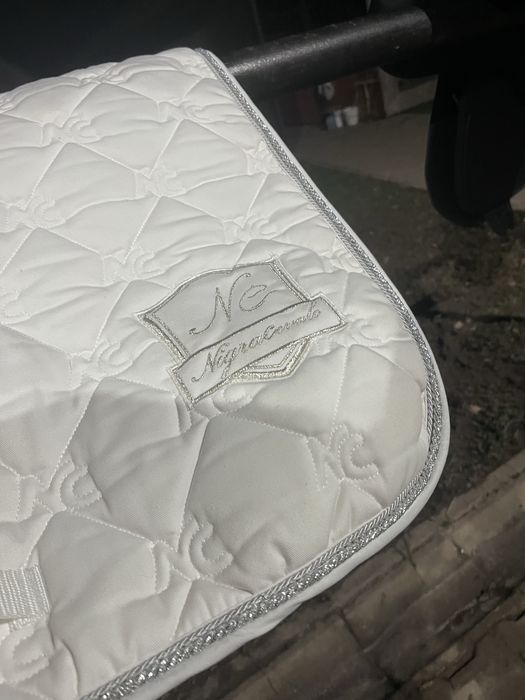 Czaprak vs full biały