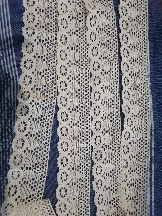 Três metros de renda de algodão em cru