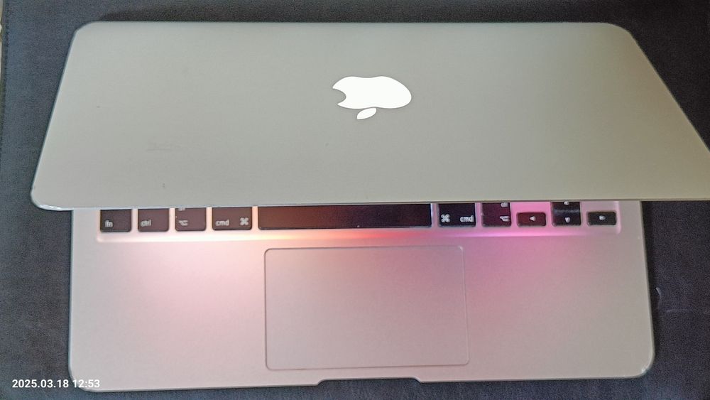MacBook Air 5.1 , 11" , двоядерний Intel Core i5 , 4gb. -DDR3