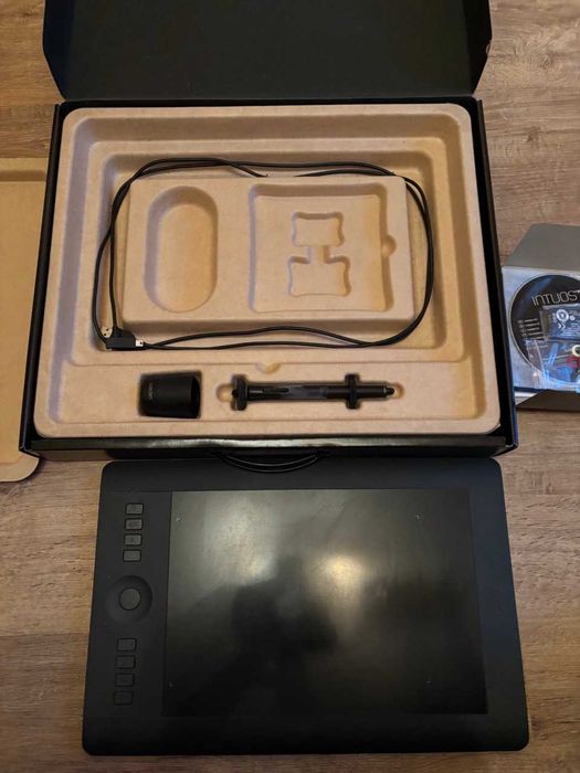 Графічний планшет Wacom Intuos Pro Medium (PTH-651-RUPL)