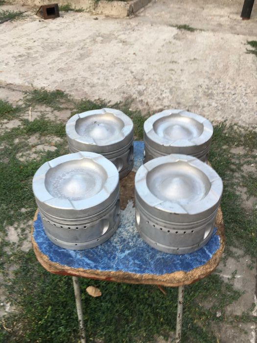 Поршня поршень двигателя 1д6 1д12 д6 д12 утд поезда танковые  судна