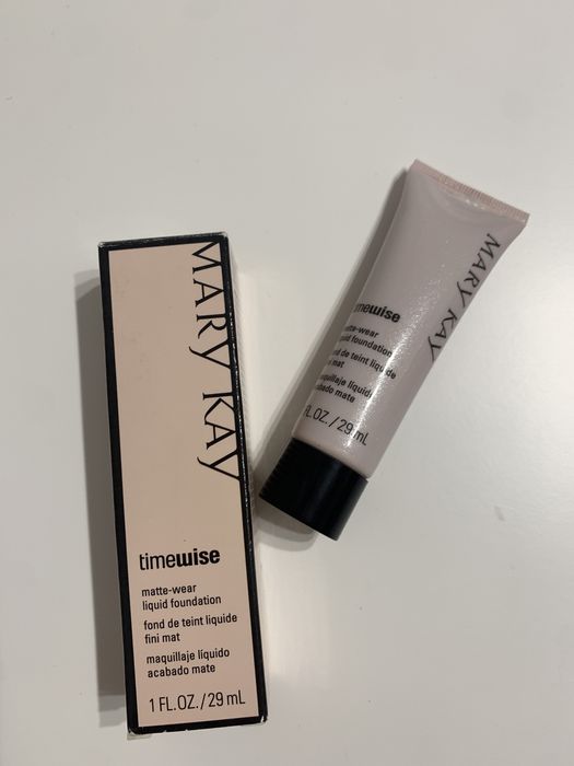 Тональний крем, тональна основа Mary Kay