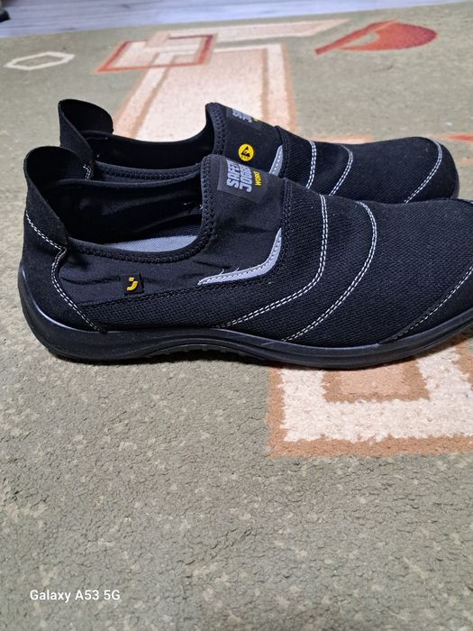 Продам кросівки з металевим підноском Safety Jogger, 1200грн