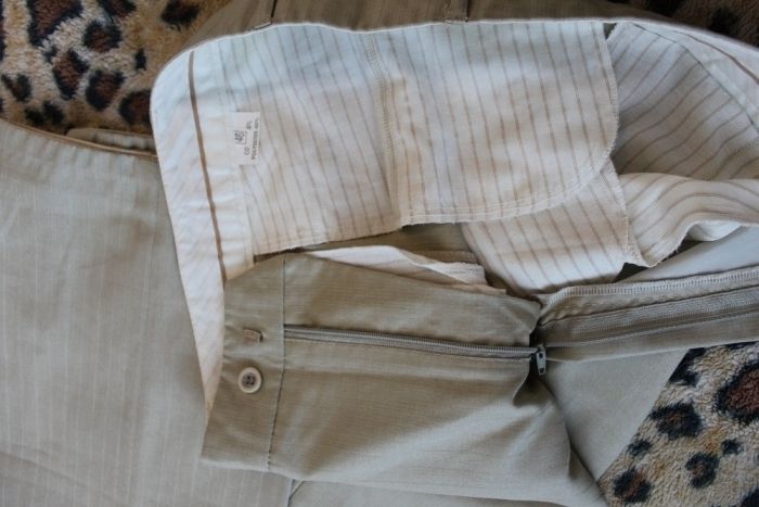 Светлые мужские брюки к свадебному костюму