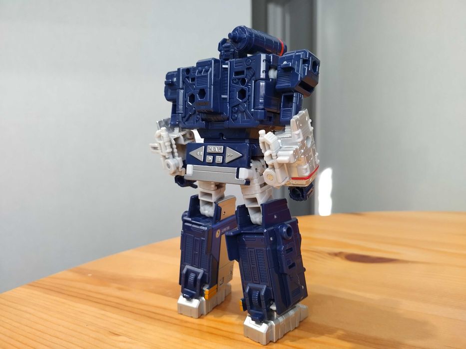 Трансформеры Hasbro Soundvawe, Ravage и Laserbeak (Generations)