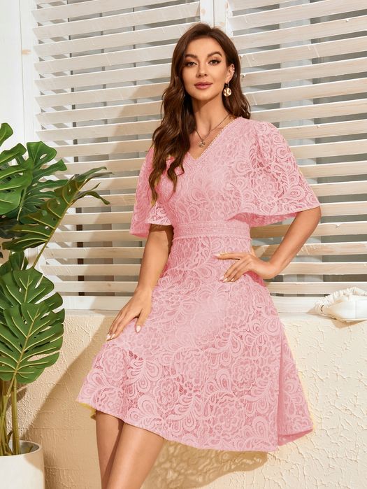 Sukienka koronkowa rozkloszowana dekolt v mini różowa M 38