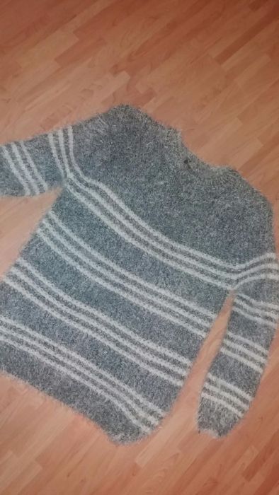 Sweterek z miękkiego materiału