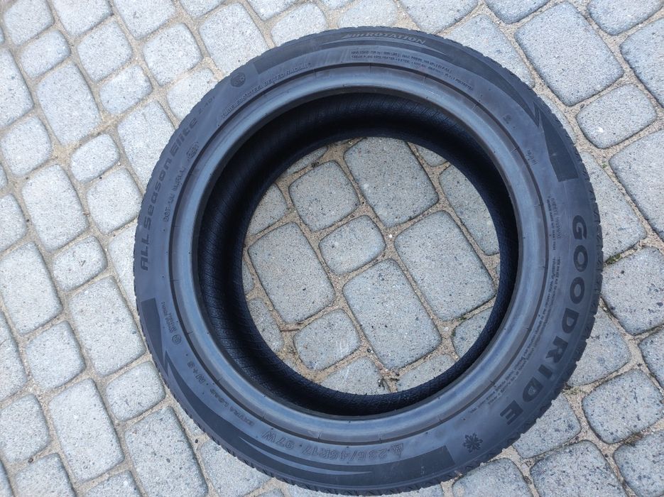 235.45.17 Dwie opony Wielosezonowe Goodride dot 2021