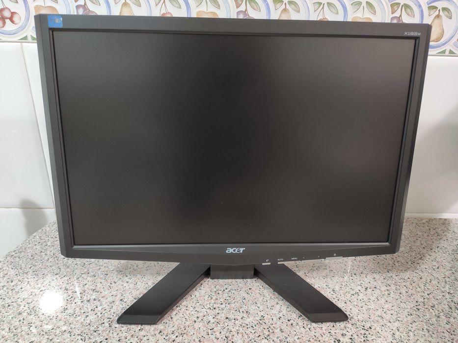 2 Monitores Acer 19” e 24” (Ler descrição)