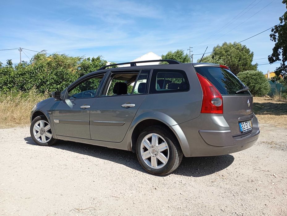 Mégane Breack LUXE PRIVILÉGE -155.000km - faróis Xenon- GPS - Cruise Control - Isofix - 1.5 DCi - 105 CV- IUC 23€/Ano - 5,4lt urbano