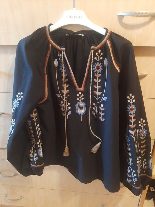 Продам вишиванку на дівчинку!