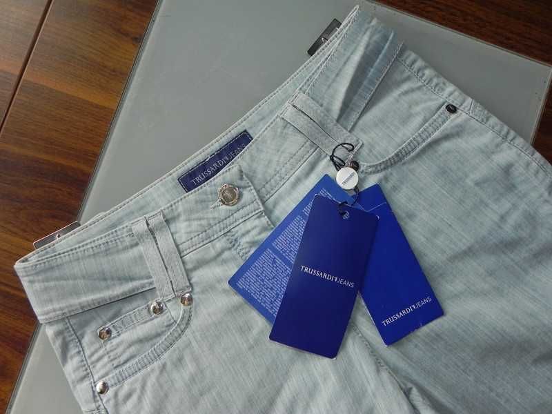 Trussardi niebieskie szorty na LATO 36 NOWE