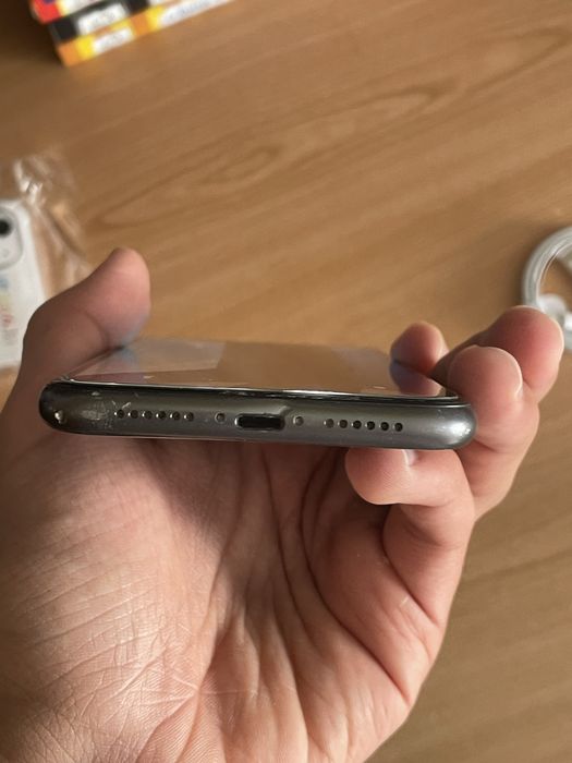 iPhone 11 128GB Preto com Capa e Carregador - Ecra Partido