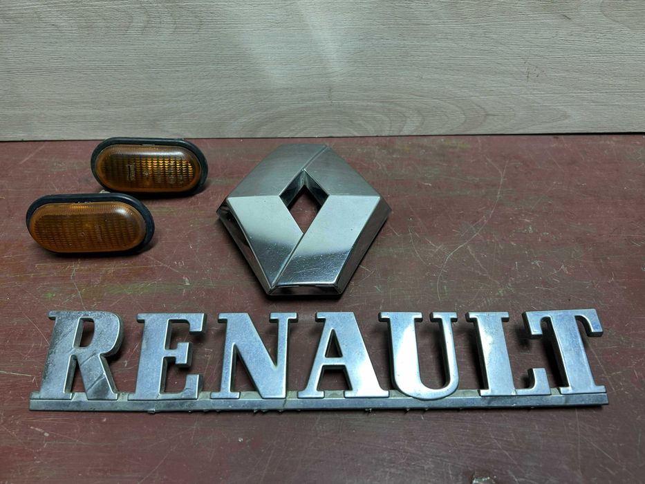 Emblemat + napis + kierukowskazy Renault