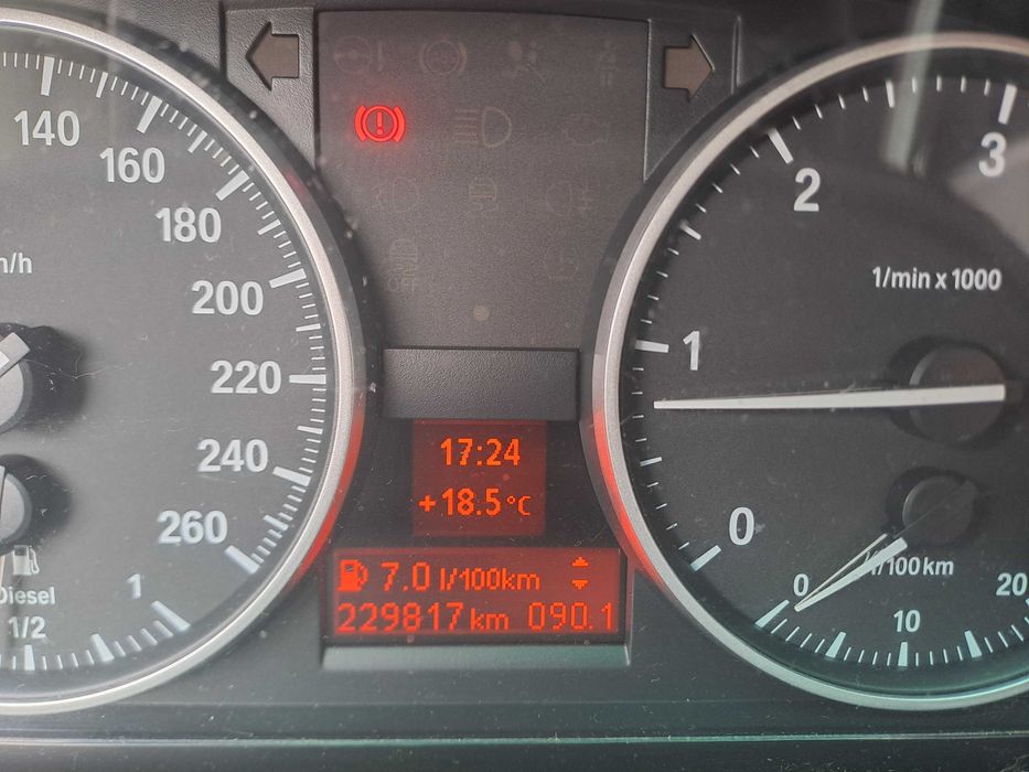 BMW E90 318d 140km