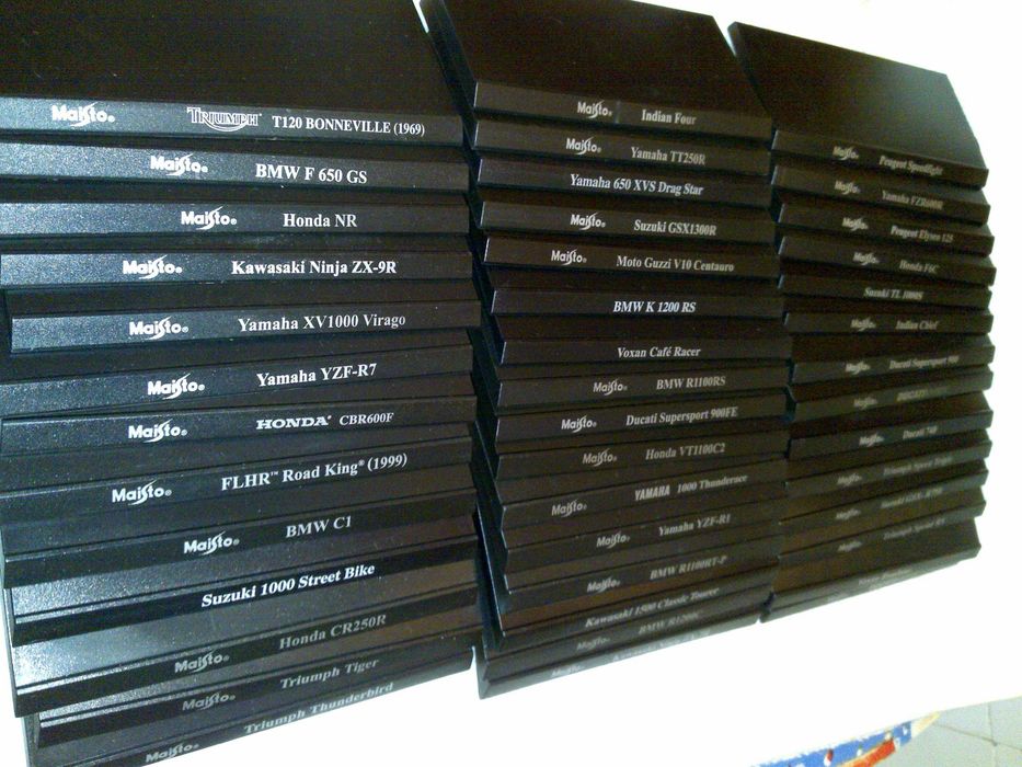 43 bases para motas à escala 1/18 (coleção maisto)