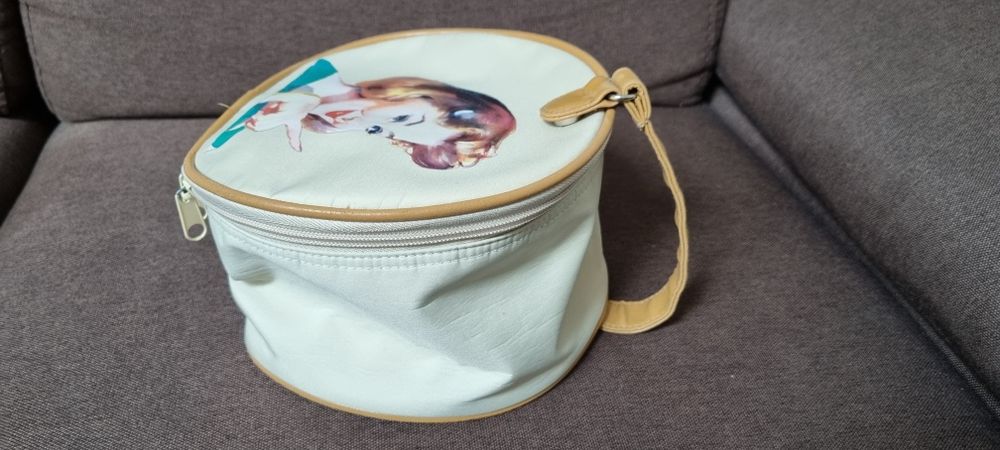 Kosmetyczka Avon pojemna podróżna tekstylna złota gratis