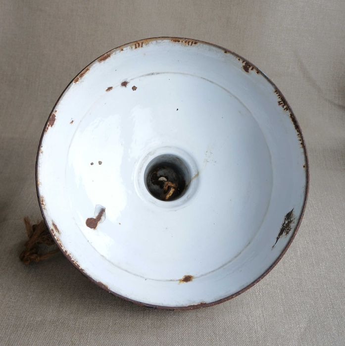 stara lampa metalowa rustykalna, wisząca