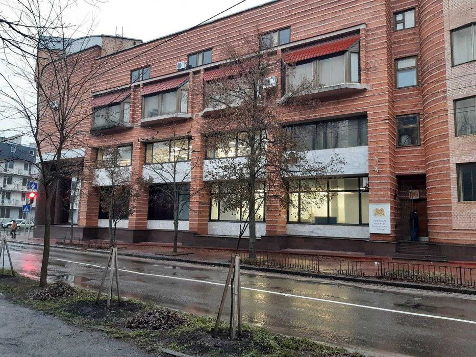 Оренда окремого нежитловго (офісного) приміщення 775 м.кв., Ризька,12