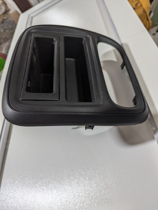 Продам рамку панелі Renault Trafic 3