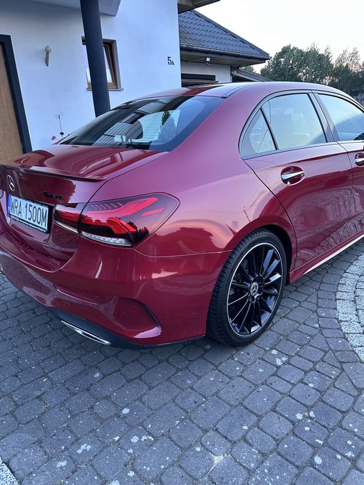 Mercedes-Benz A 220 4MATIC | 2.0 Turbo | AMG | Panorama | KEYLESS-GO | Premium Audio