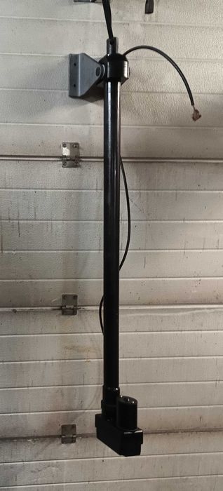 Siłownik do trackera -obrotnicy fotowoltaicznej