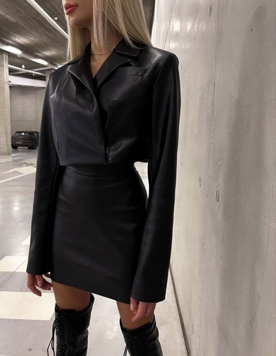 Жіночий костюм із жакету та спідниці зі шкірозамінника чорний 42-44