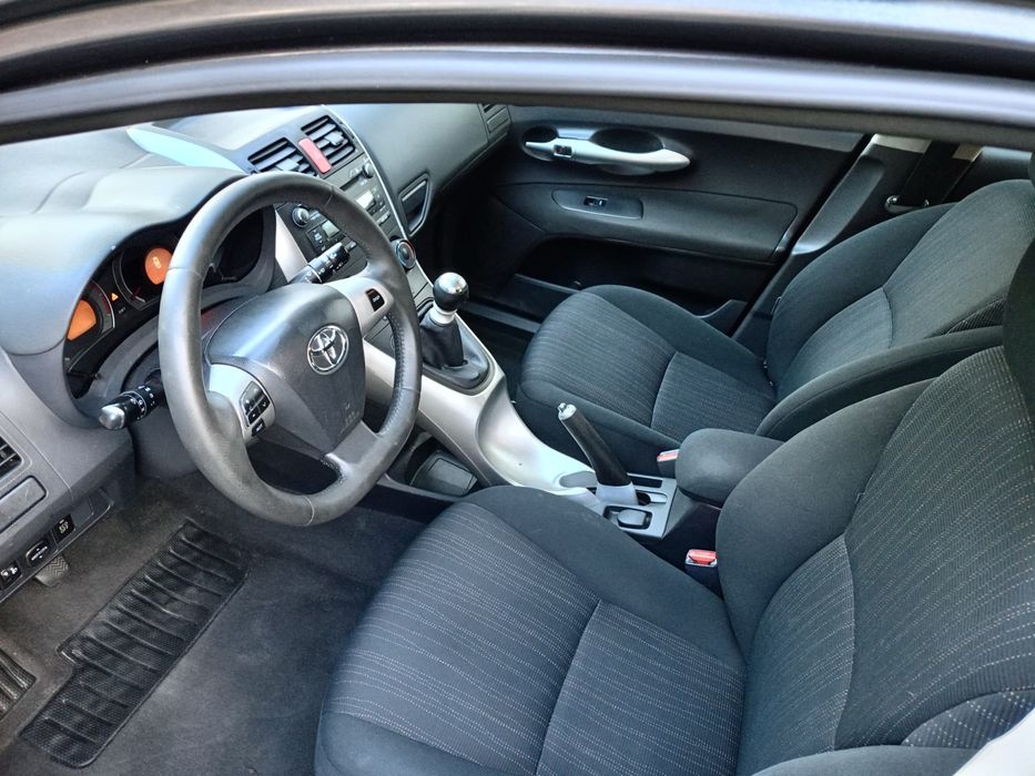 Toyota Auris 1.3 VVTI 97KM