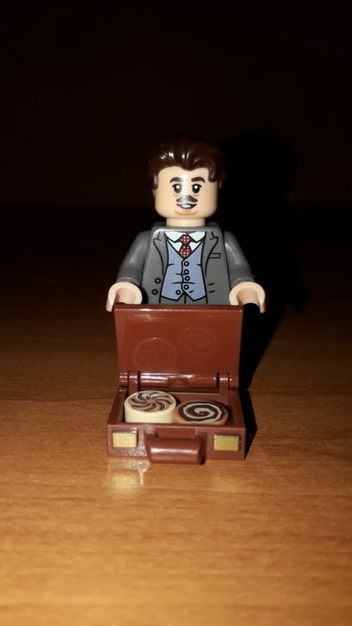 Фигурка LEGO. Якоб Ковальски с чемоданом. Фантастические Твари. Jacob Kowalski. Fantastic Beasts.
