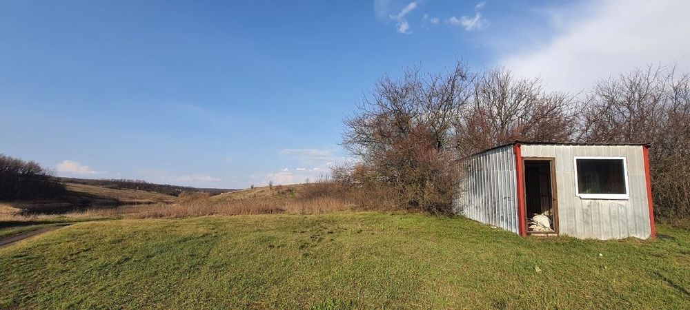 Продам дачу  возле озера с контейнерами