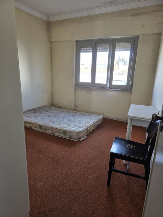 Apartamento T2 Duplex no Cacem com Áreas Amplas na Rua de Angola, Cac