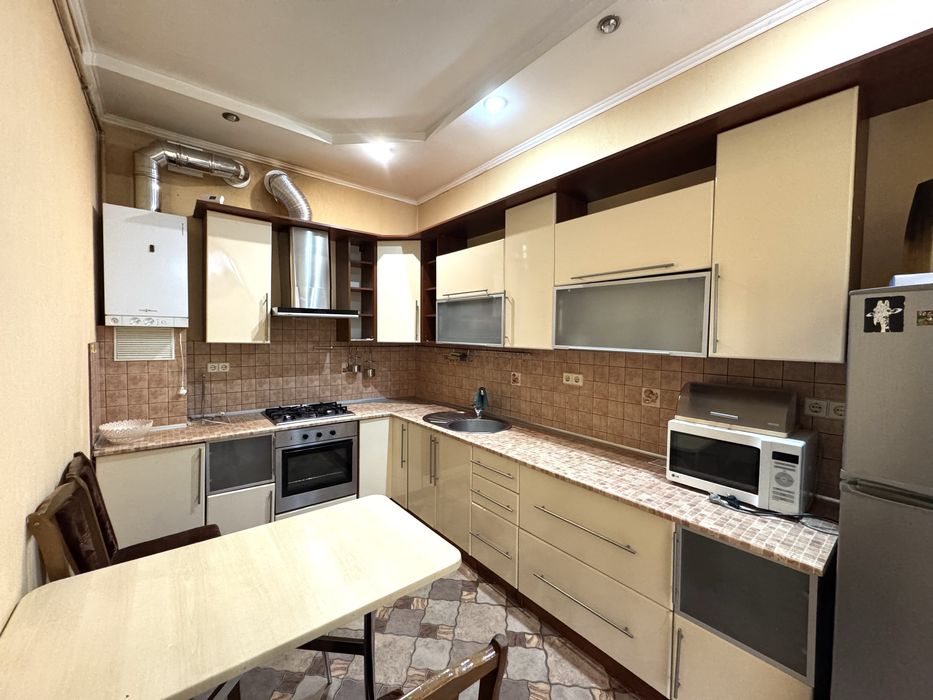 Здається 3-х кімнатна квартира на Першотравневій