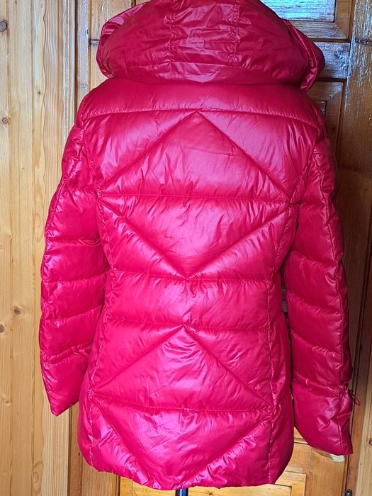 Śliczna czerwona kurtka