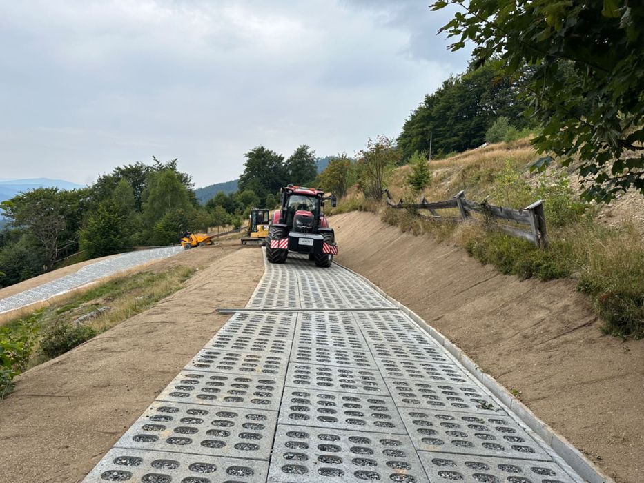 Drogi dojazdowe , układanie dróg z płyt Jumbo , ażury itp mury oporowe
