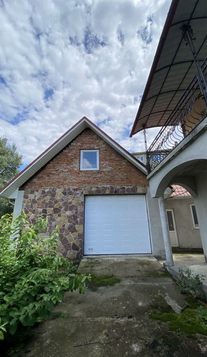 Продається добротний 2-поверховий будинок. Чортків