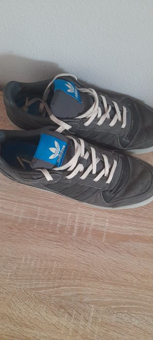 Adidas foram low
