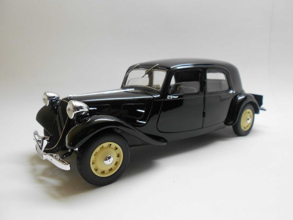 Miniatura de Coleção CITROEN TRACTION 11 B 1938 escala 1.18