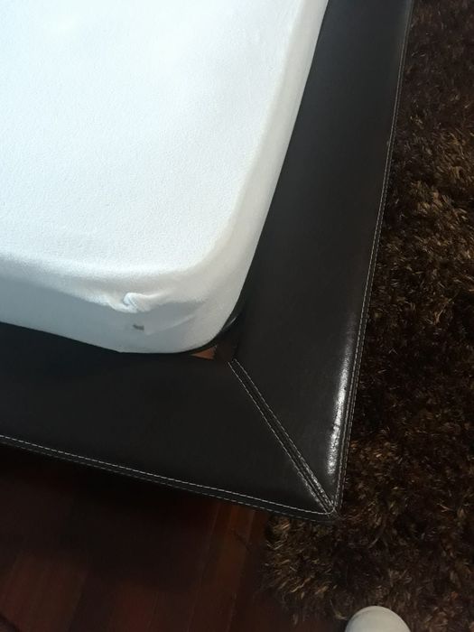 Cama de casal acolchoada