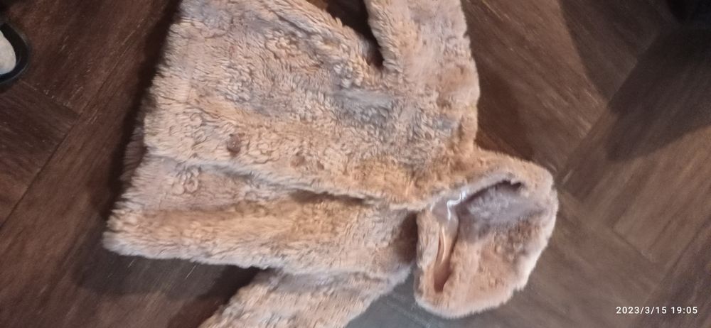 Piekne futerko  ozdobne guziki 104  j nowe