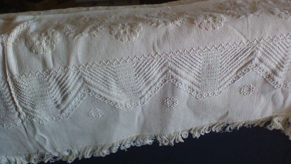 Colcha de Linho trabalhada à mão