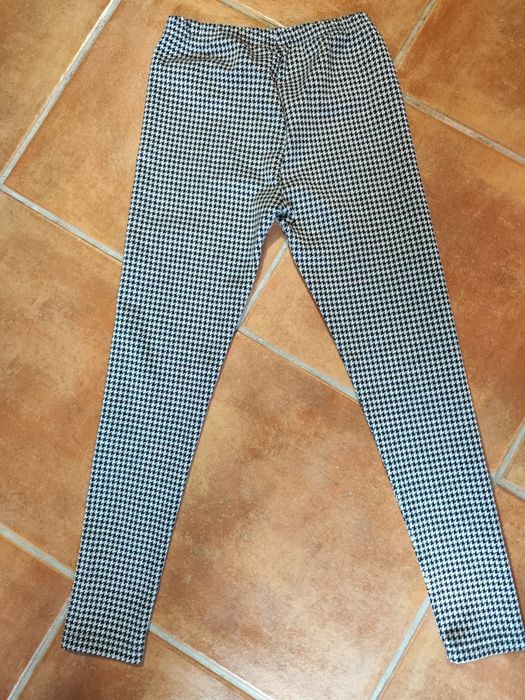 Leggings pretas e brancas de menina