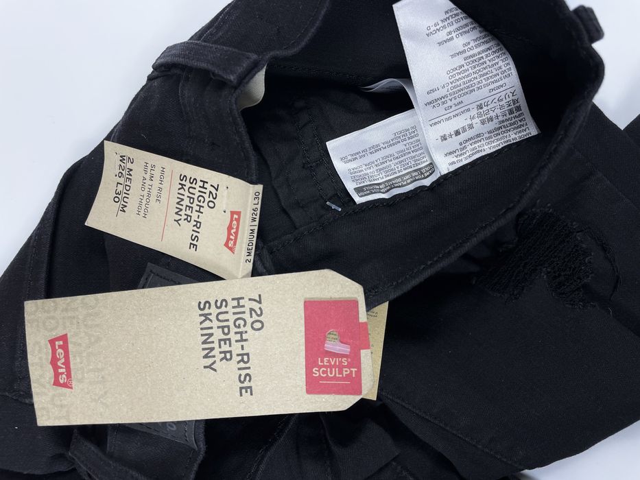 26 720 Levis левис черные рваные джинсы на высокой посадке джинси 721