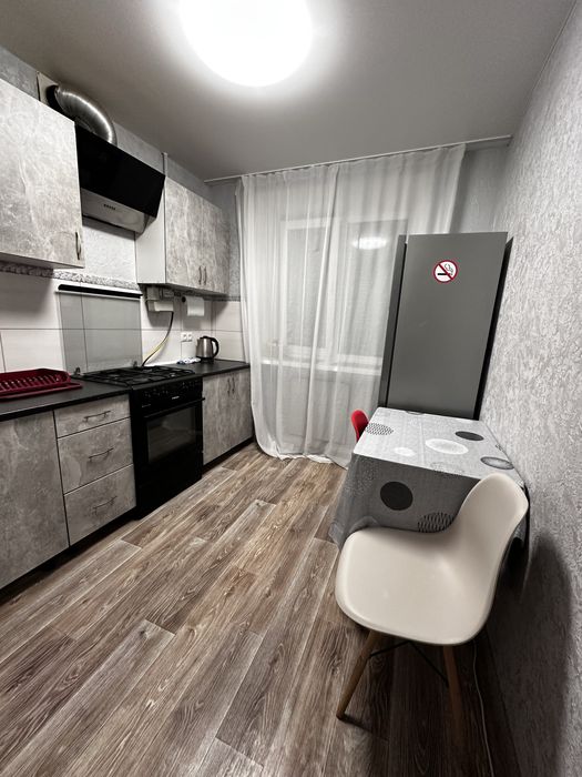 Вільна    Критий ринок Двокімнатна  Квартира  2 кімнати подобово