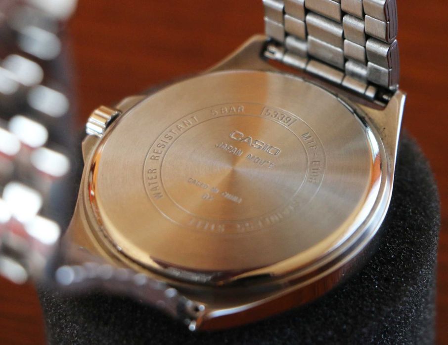 Zegarek Casio z datownikiem - w bardzo dobrym stanie
