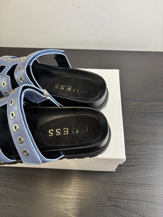 Damskie czarno niebieskie skórzane klapki GUESS rozmiar 38
