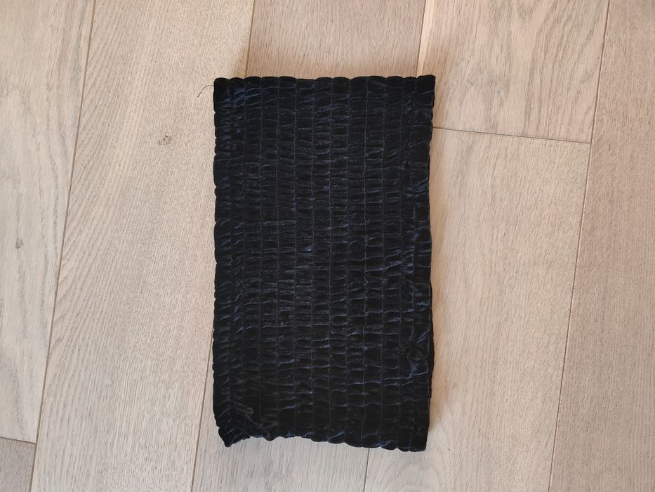 Doskonały, czarny, seksowny, zamszowy top •Monki• rozmiar M 38