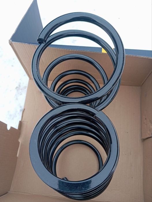 Продам задні пружину на toyota camry 40.50